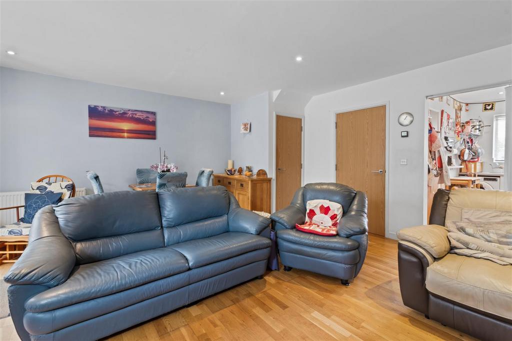 Lounge/Dining Room