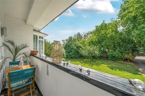 Flat 4, Essex House Watts Road, Thames Ditton, KT7 0BY