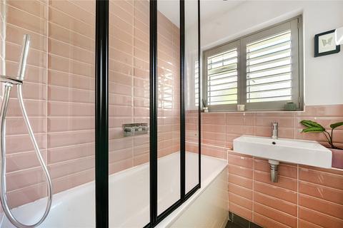 Flat 4, Essex House Watts Road, Thames Ditton, KT7 0BY
