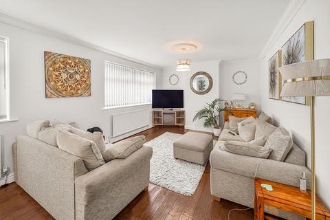 3 bedroom semi-detached house to rent, Almond Drive, Burtonwood, WA5