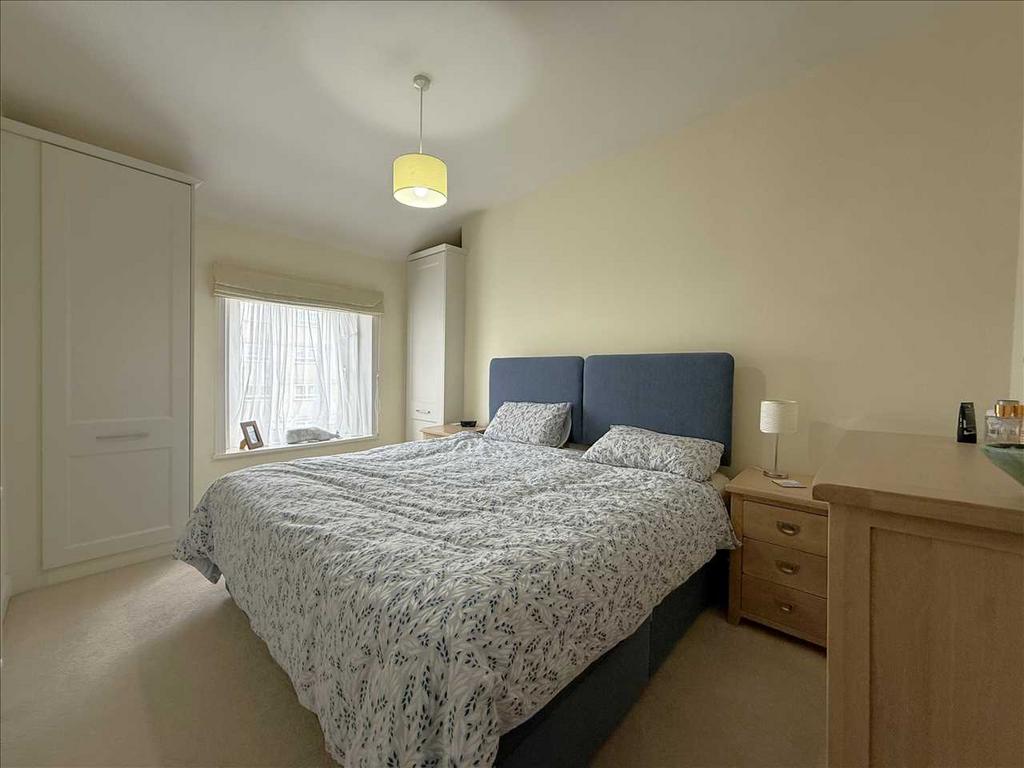 Bedroom (rear)