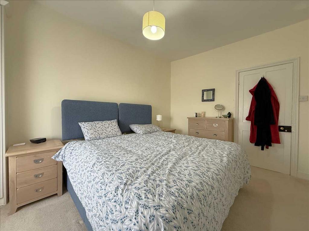 Bedroom (rear)