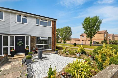 11 Cornwallis Close, Eastbourne, BN23 6AU