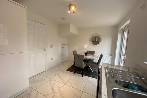 3 bedroom semi-detached house to rent, Barrel Path, Darnley, Glasgow, G53