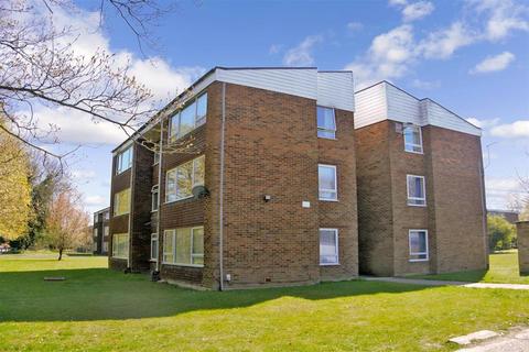 1 bedroom flat to rent, Longbridge Road, Horley RH6