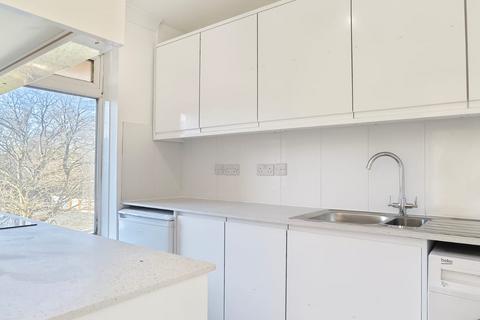1 bedroom flat to rent, Longbridge Road, Horley RH6