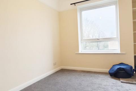 1 bedroom flat to rent, Longbridge Road, Horley RH6