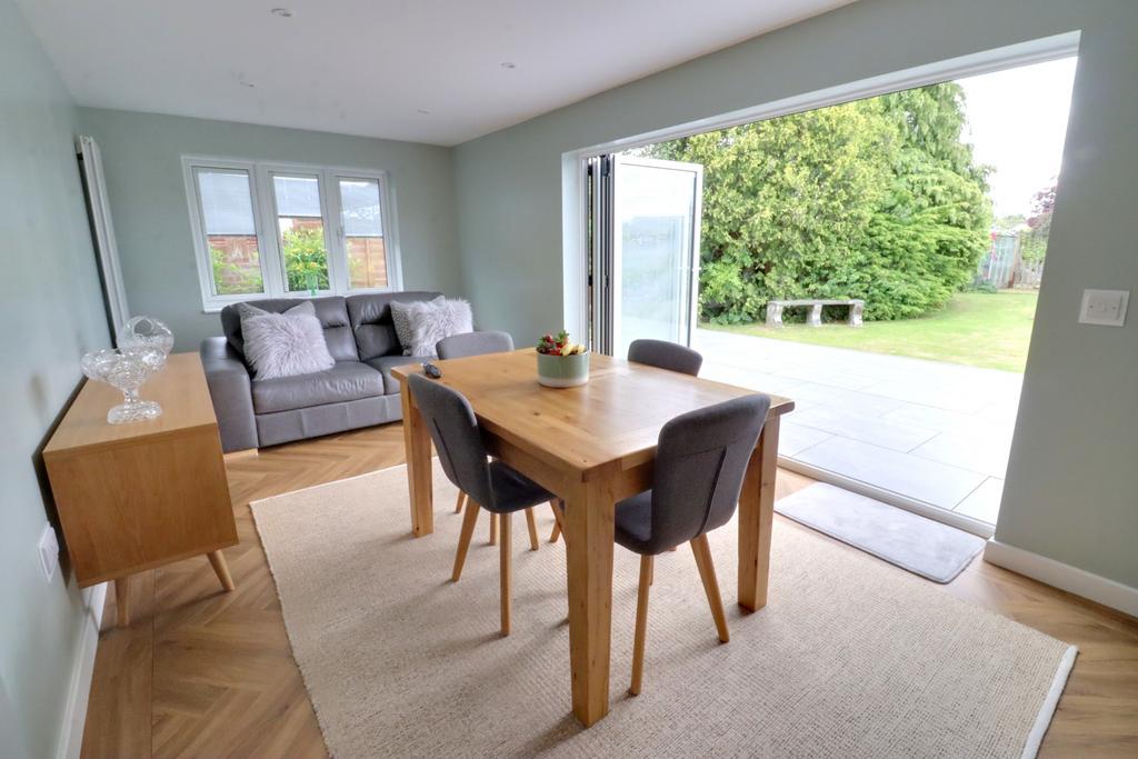 Family/dining room