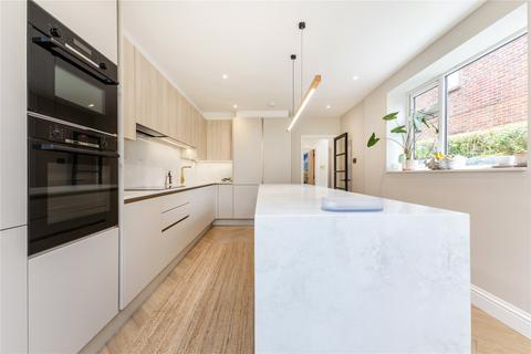 10 Fenns Lane, West End, Woking, GU24 9QF