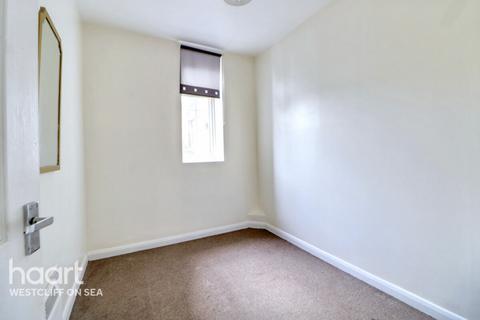 2 bedroom flat for sale, Hamlet Court Road, Westcliff-On-Sea