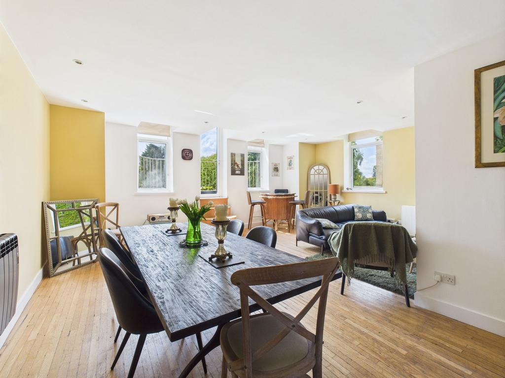 Lounge/Dining Room