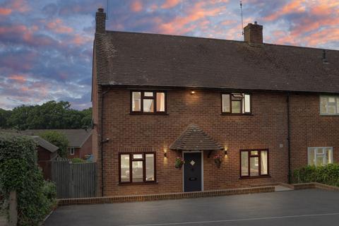 75 The Oval, Wood Street Village, Guildford, GU3 3DW