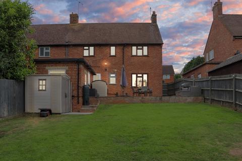 75 The Oval, Wood Street Village, Guildford, GU3 3DW