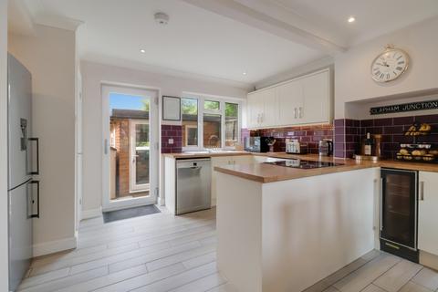 75 The Oval, Wood Street Village, Guildford, GU3 3DW