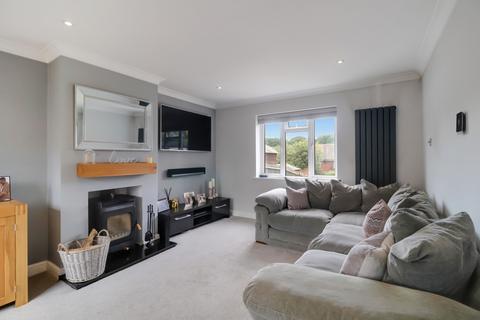 75 The Oval, Wood Street Village, Guildford, GU3 3DW