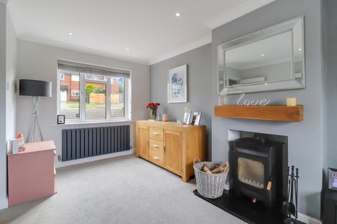 75 The Oval, Wood Street Village, Guildford, GU3 3DW