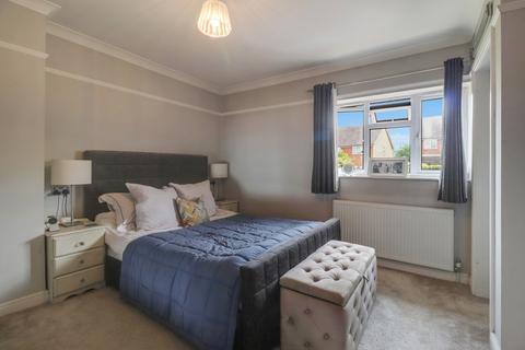 75 The Oval, Wood Street Village, Guildford, GU3 3DW