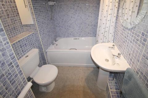 2 bedroom flat to rent, Foxdale Drive, Brierley Hill