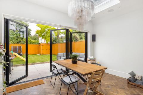 8 Egerton Gardens, London, W13 8HQ