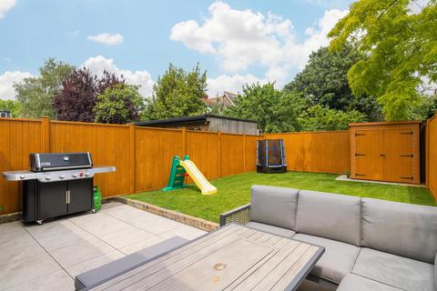 8 Egerton Gardens, London, W13 8HQ