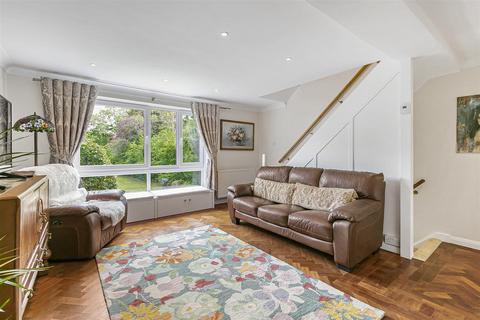 2 bedroom maisonette for sale, Langley Park Road, Sutton