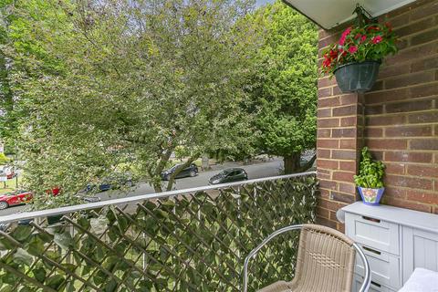 2 bedroom maisonette for sale, Langley Park Road, Sutton