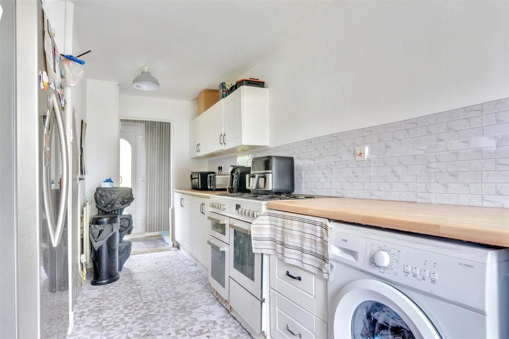 Kitchen 2.jpeg