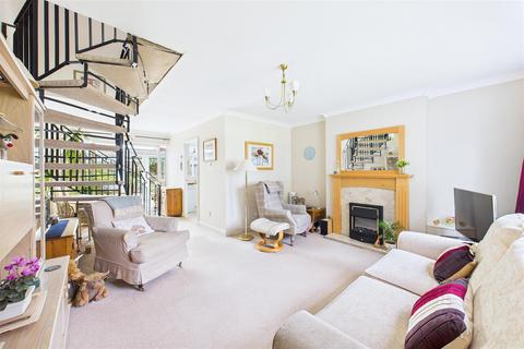 18 Blackthorn Square, Clevedon, BS21 5EF