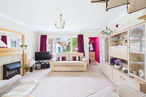 18 Blackthorn Square, Clevedon, BS21 5EF