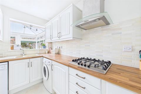 18 Blackthorn Square, Clevedon, BS21 5EF