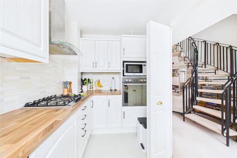 18 Blackthorn Square, Clevedon, BS21 5EF