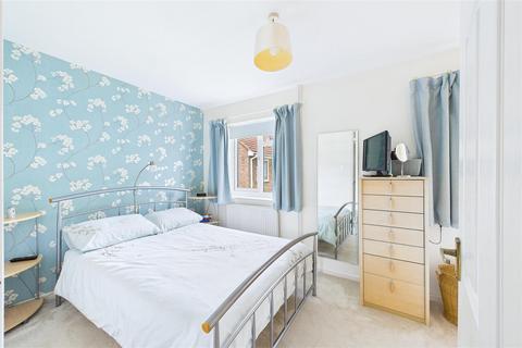 18 Blackthorn Square, Clevedon, BS21 5EF