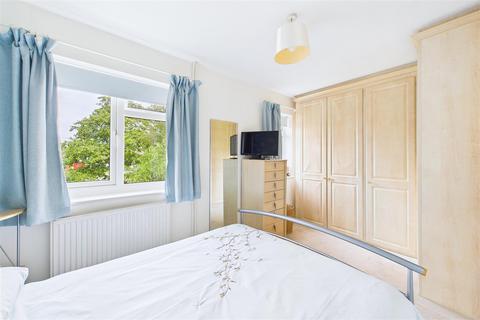 18 Blackthorn Square, Clevedon, BS21 5EF