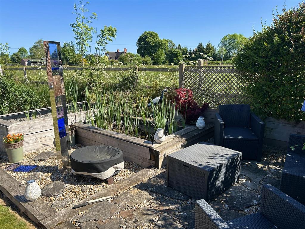 Watergdn.JPG
