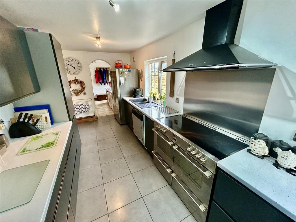 Kitchen1.JPG