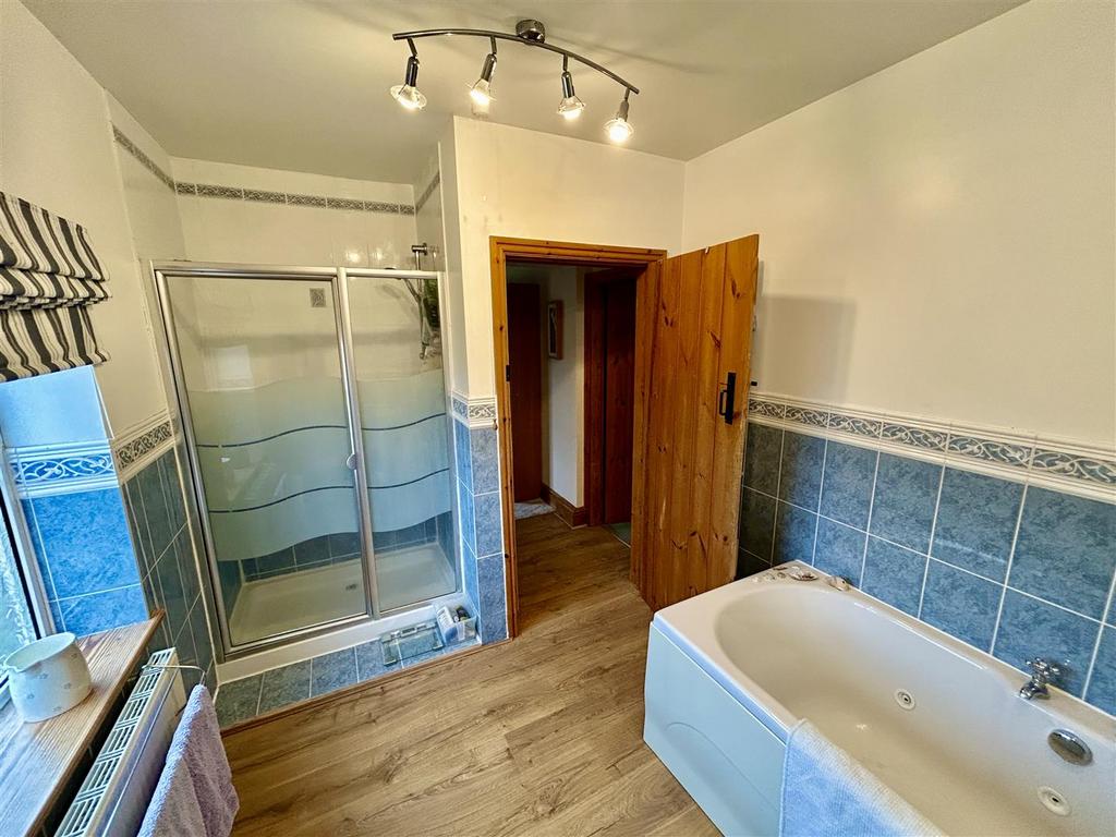 Bathroom.JPG