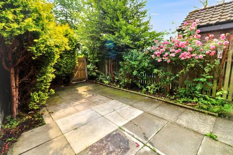 2 bedroom terraced house to rent, Manchester Row, Newton-Le-Willows, WA12