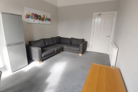 3 bedroom flat to rent, Dalkeith Road, Edinburgh, EH16