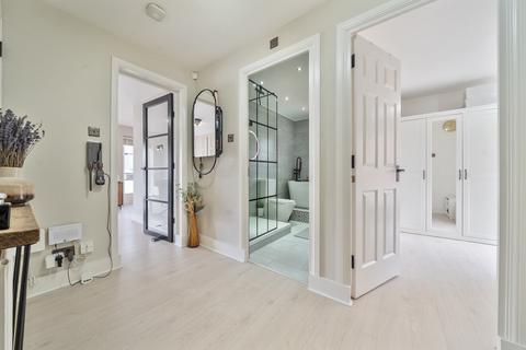 2 bedroom apartment for sale, Hardy Avenue, London