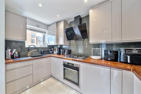 2 bedroom apartment for sale, Hardy Avenue, London