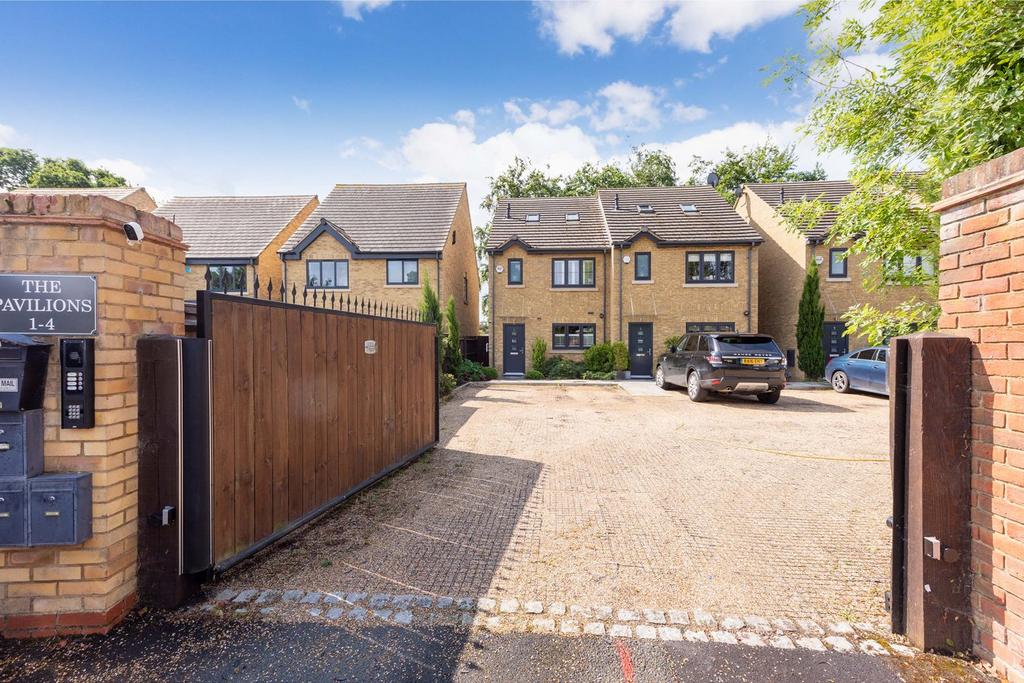 Rectory Close, Farnham Royal SL2 4 bed semi-detached house for sale - £ ...