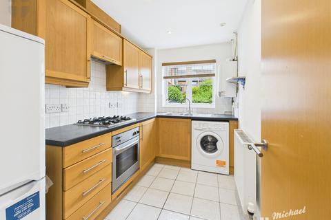 2 bedroom flat to rent, Flat 21, Fountain Court, Buckingham Street, Aylesbury, Buckinghamshire