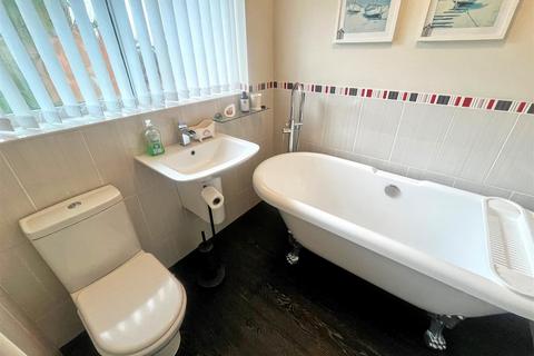 5 The Lawns, Anlaby, Hull, HU10 7HD