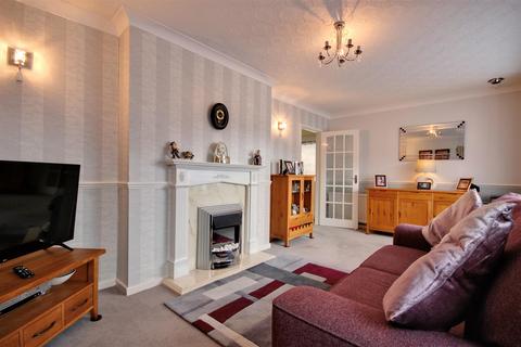 5 The Lawns, Anlaby, Hull, HU10 7HD