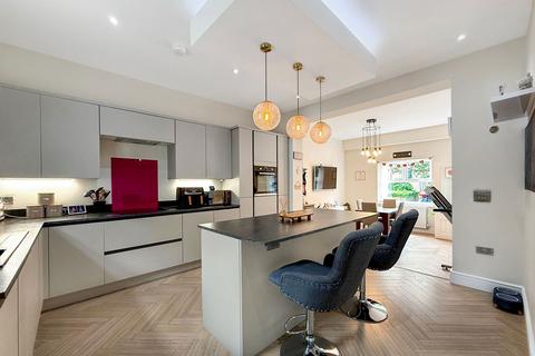 8 Raglan Road, Hengoed, CF82 7LX