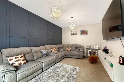 8 Raglan Road, Hengoed, CF82 7LX