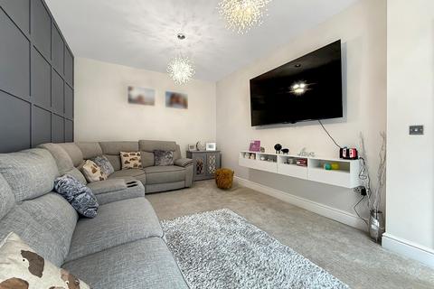 8 Raglan Road, Hengoed, CF82 7LX