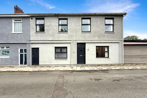 8 Raglan Road, Hengoed, CF82 7LX