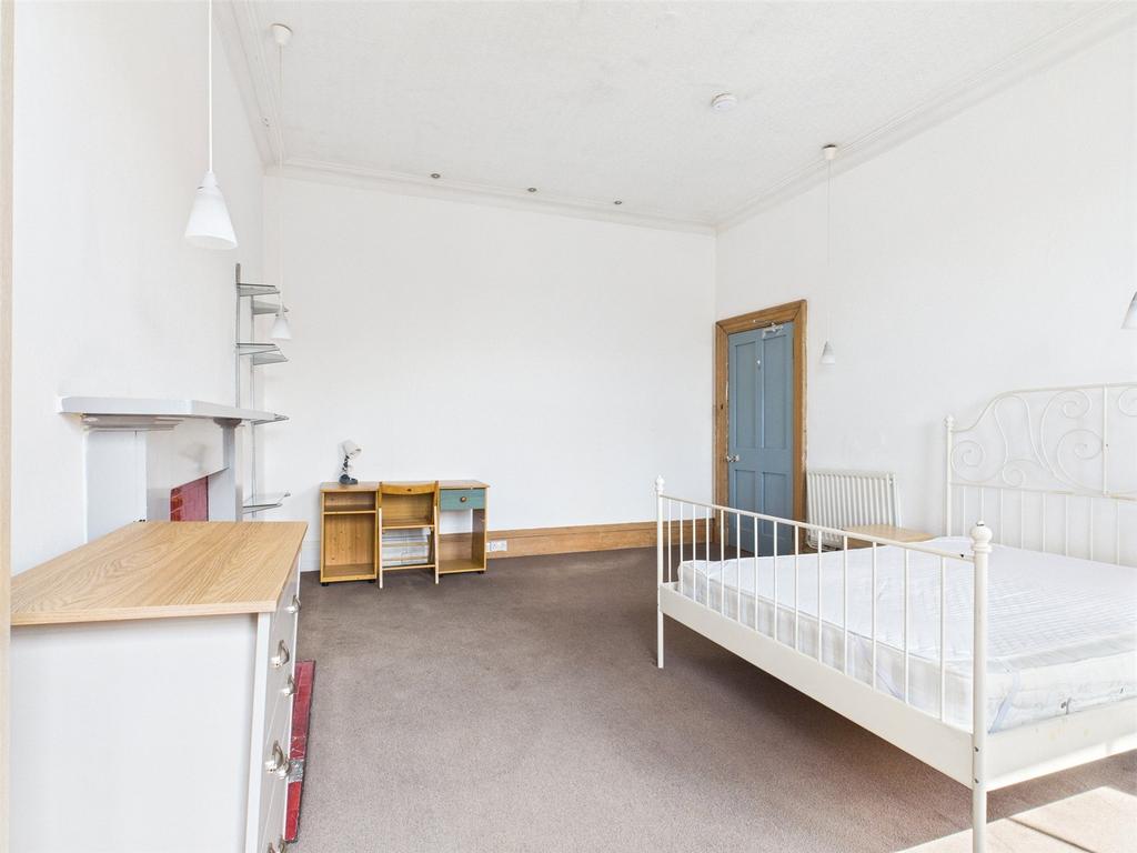 Apartment in Edinburgh - View 4