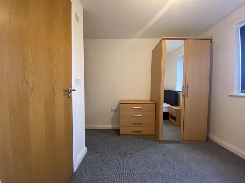 Bedroom 2 (2).jpeg